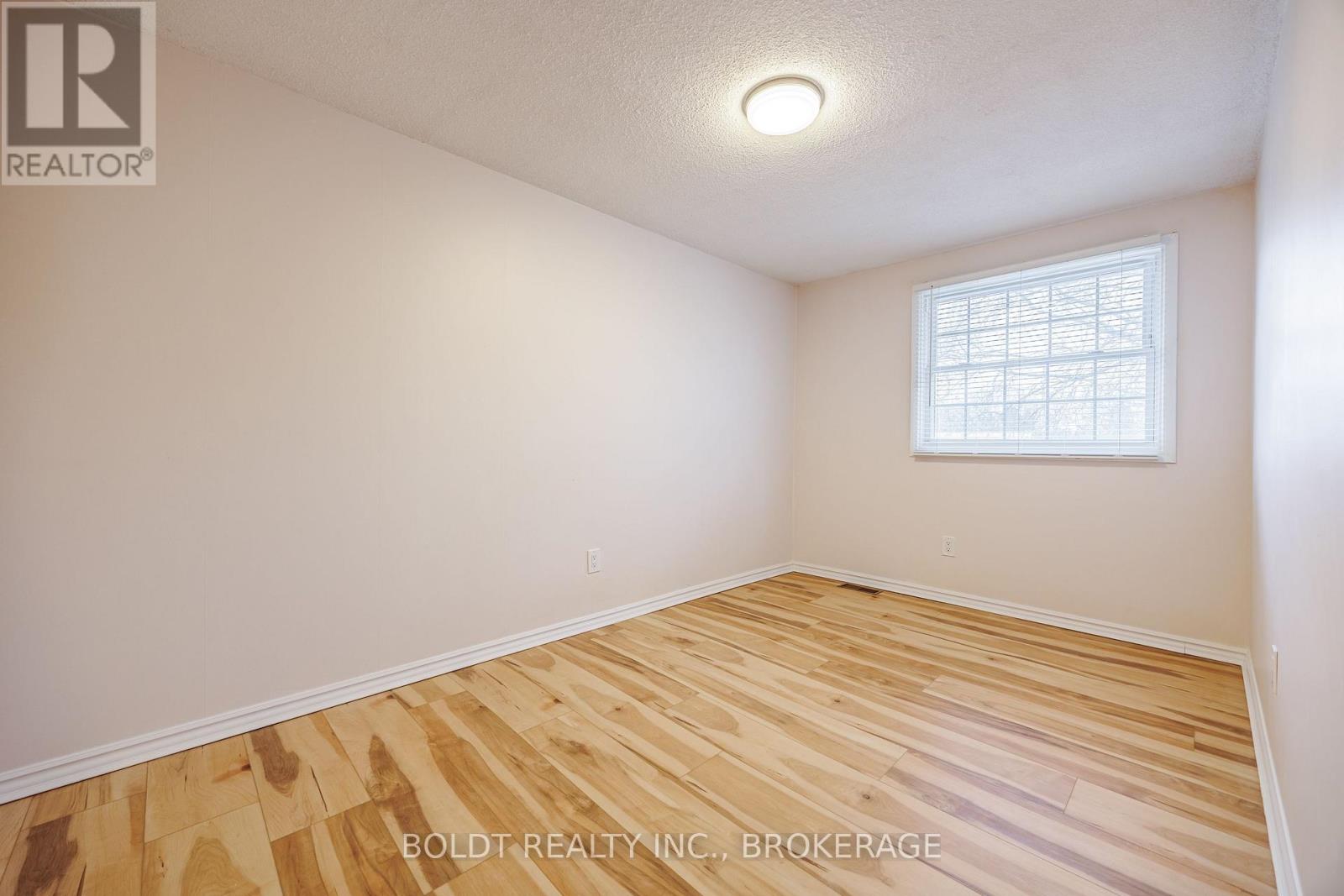 30 Lafayette Drive, St. Catharines, Ontario  L2N 6C2 - Photo 14 - X12686228