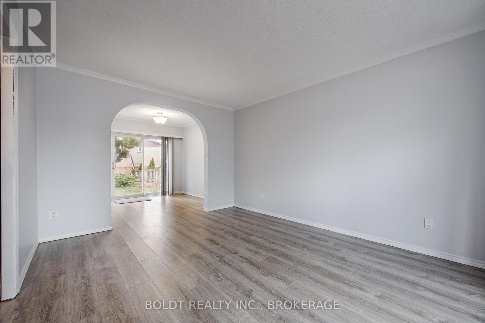 30 Lafayette Drive, St. Catharines, Ontario  L2N 6C2 - Photo 3 - X12686228