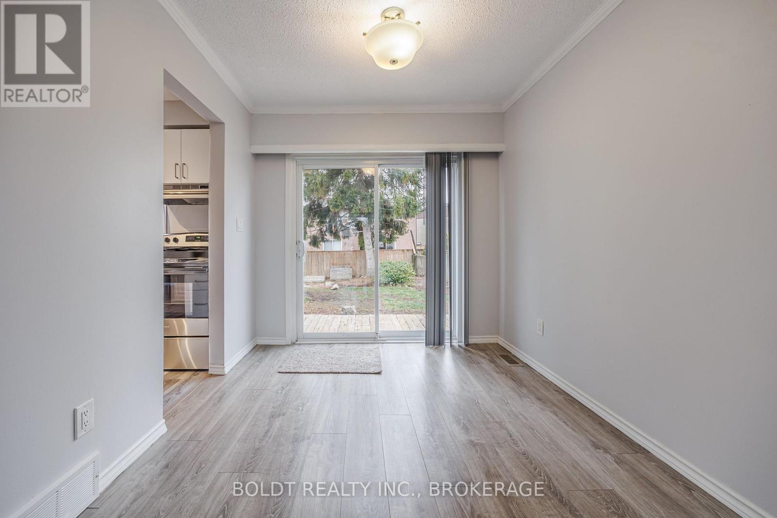 30 Lafayette Drive, St. Catharines, Ontario  L2N 6C2 - Photo 5 - X12686228