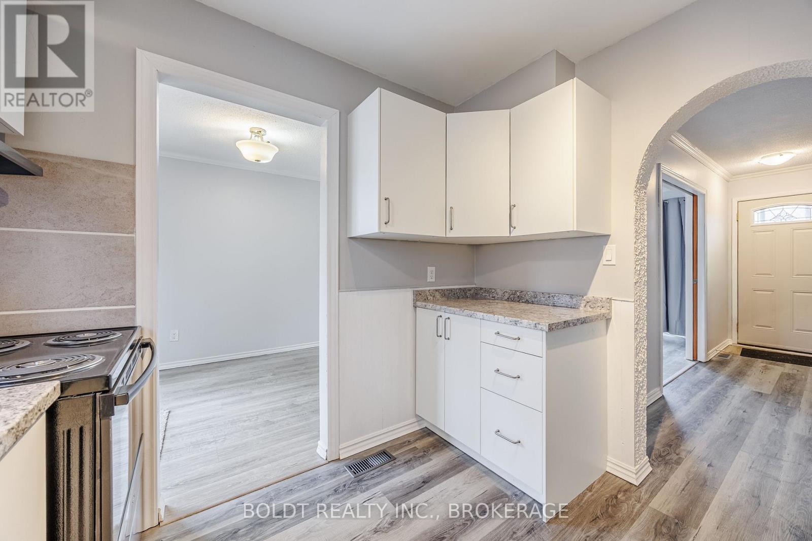 30 Lafayette Drive, St. Catharines, Ontario  L2N 6C2 - Photo 8 - X12686228