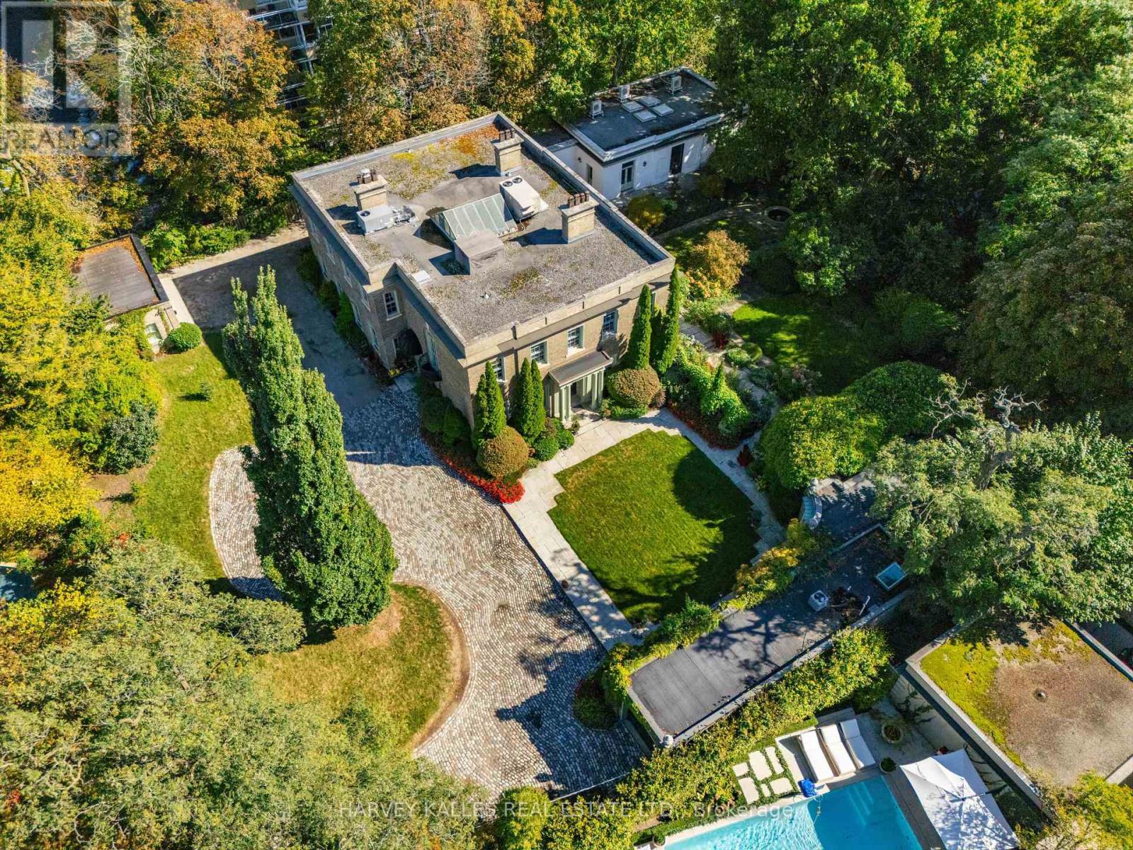 1 Edmund Gate, Toronto, Ontario  M4V 2M1 - Photo 2 - C12685978