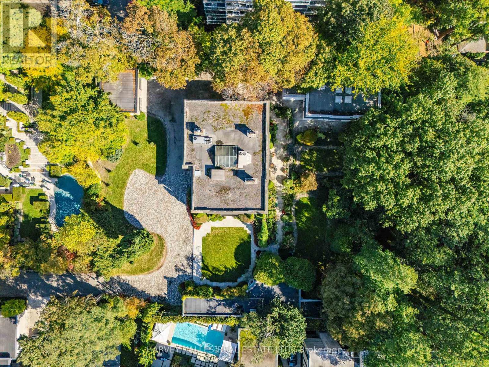 1 Edmund Gate, Toronto, Ontario  M4V 2M1 - Photo 3 - C12685978