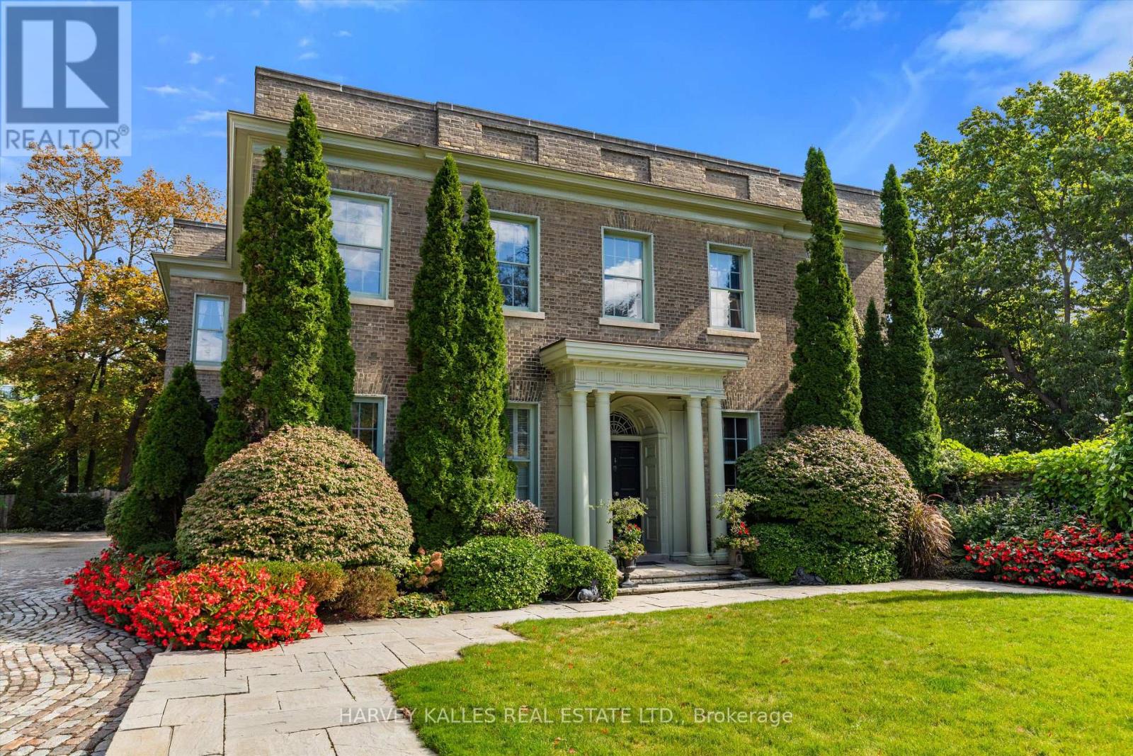 1 Edmund Gate, Toronto, Ontario  M4V 2M1 - Photo 4 - C12685978