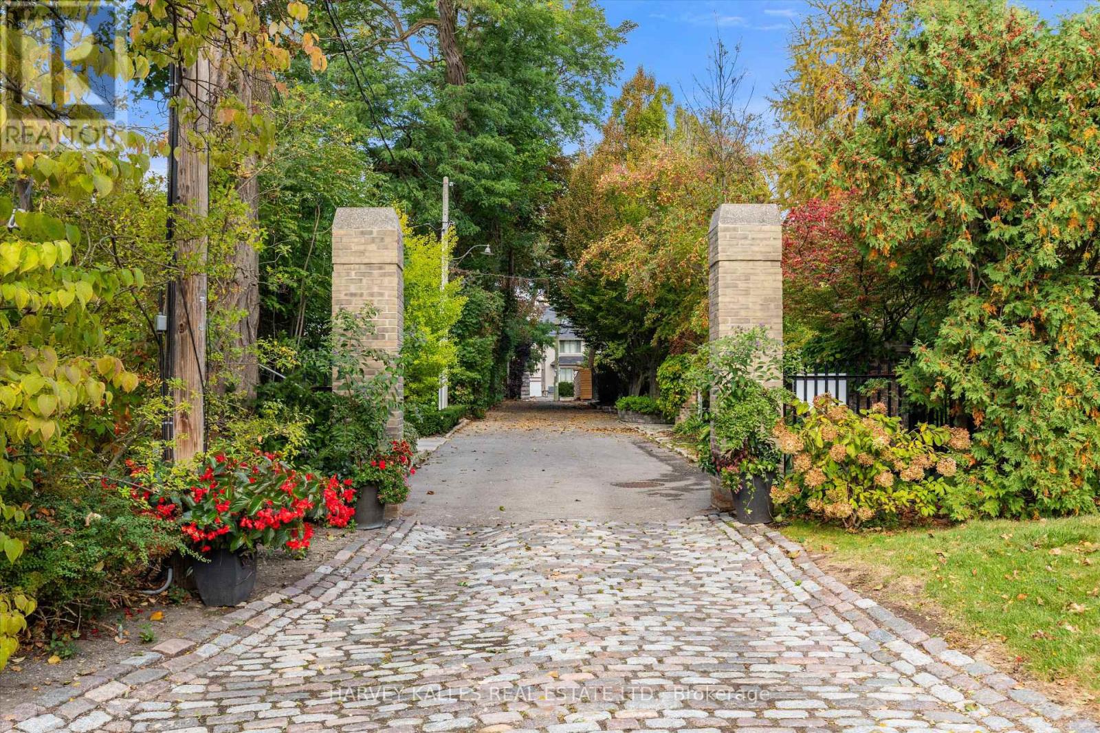 1 Edmund Gate, Toronto, Ontario  M4V 2M1 - Photo 5 - C12685978