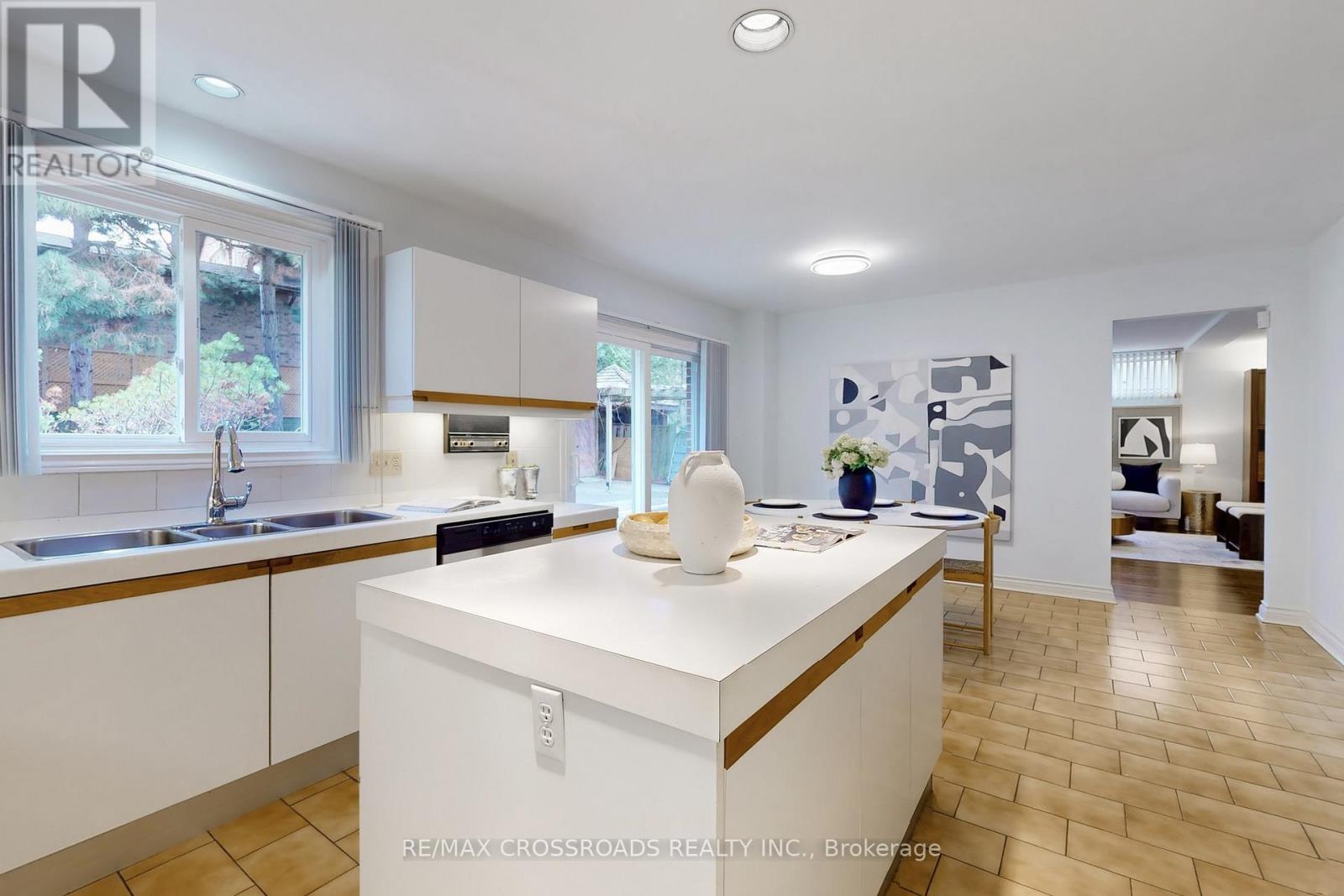 8 Orchid Court, Toronto, Ontario  M2L 2X8 - Photo 12 - C12686014