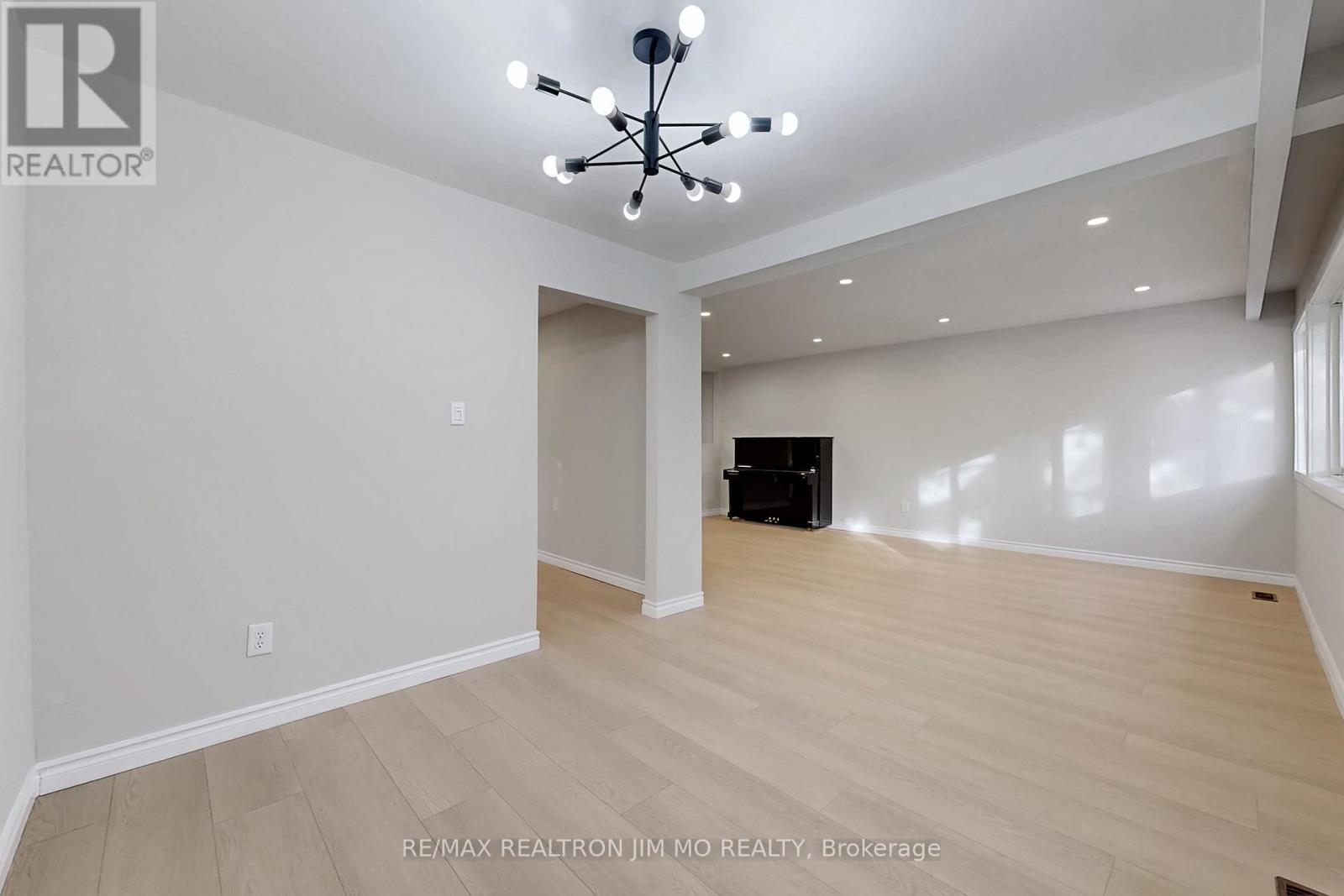 31 Angus Drive, Toronto, Ontario  M2J 2W9 - Photo 15 - C12686016