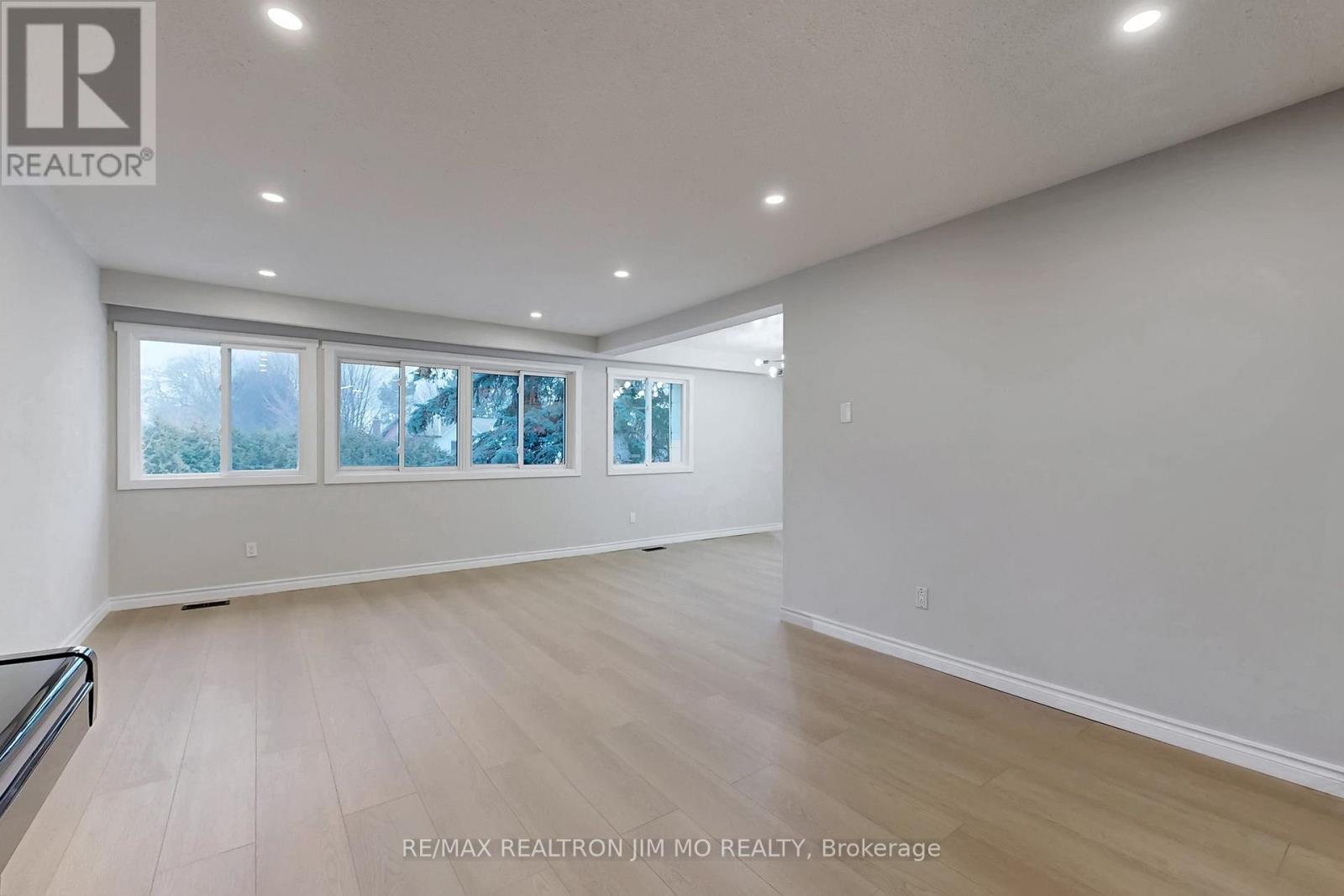 31 Angus Drive, Toronto, Ontario  M2J 2W9 - Photo 5 - C12686016