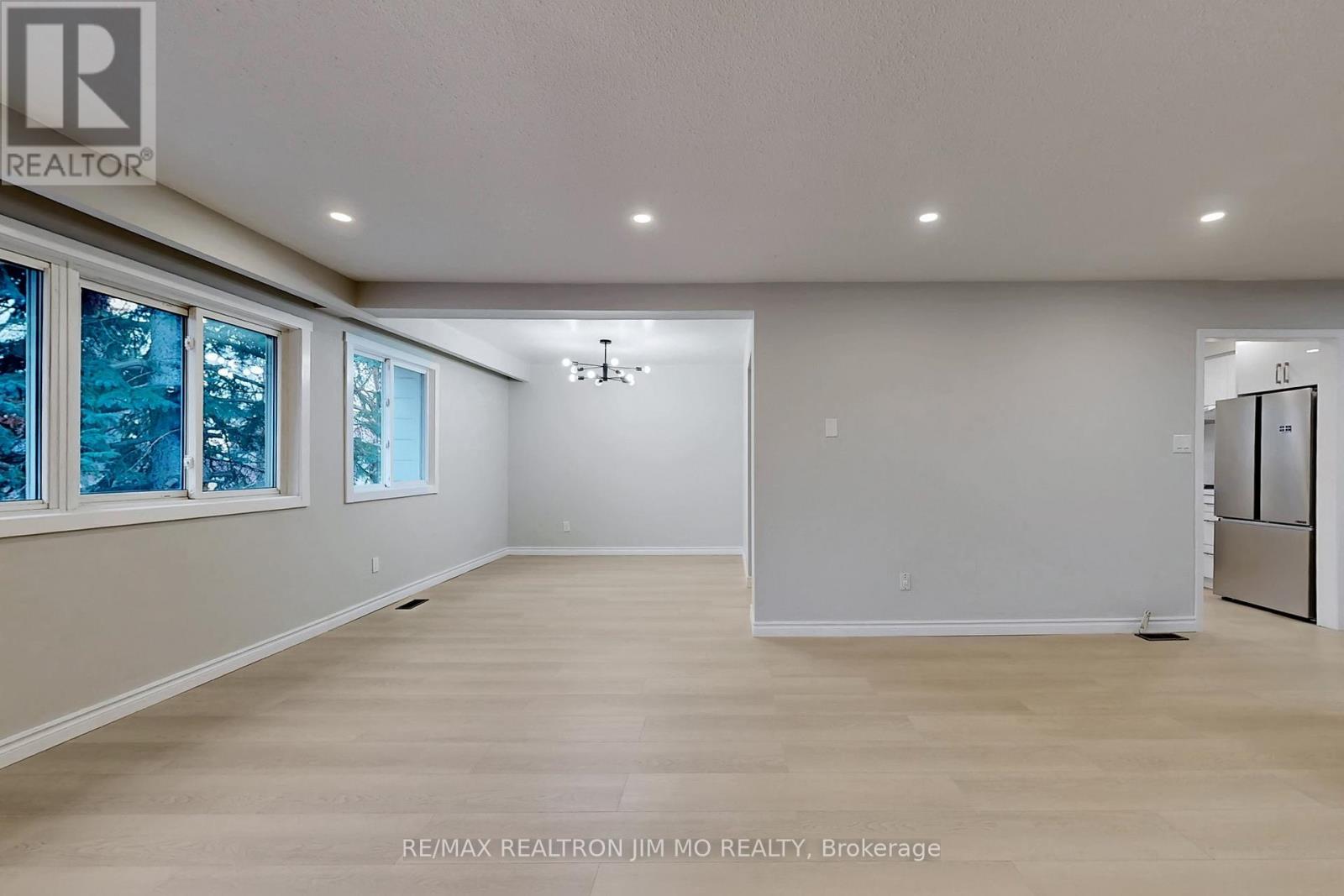 31 Angus Drive, Toronto, Ontario  M2J 2W9 - Photo 6 - C12686016