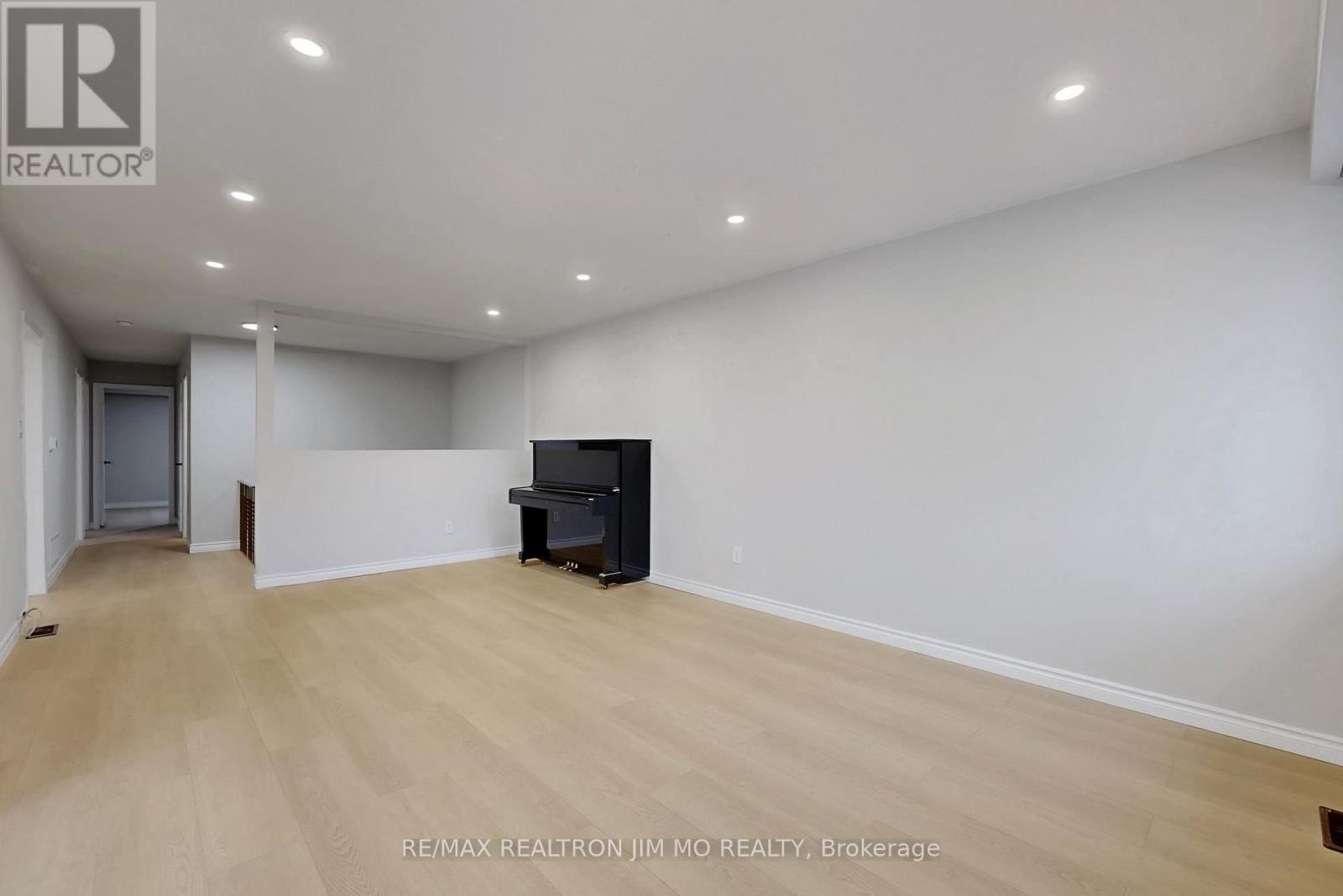 31 Angus Drive, Toronto, Ontario  M2J 2W9 - Photo 8 - C12686016