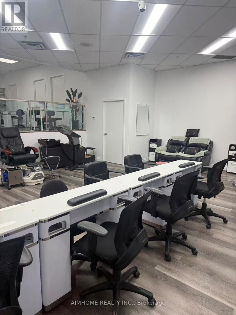 6a Yonge Street, Toronto, Ontario  M5J 2T5 - Photo 2 - C12686138