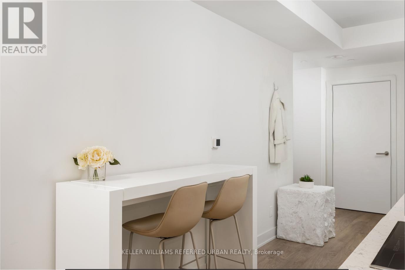 301 - 8 Cumberland Street, Toronto (Annex), Ontario  M4W 0B6 - Photo 2 - C12686206