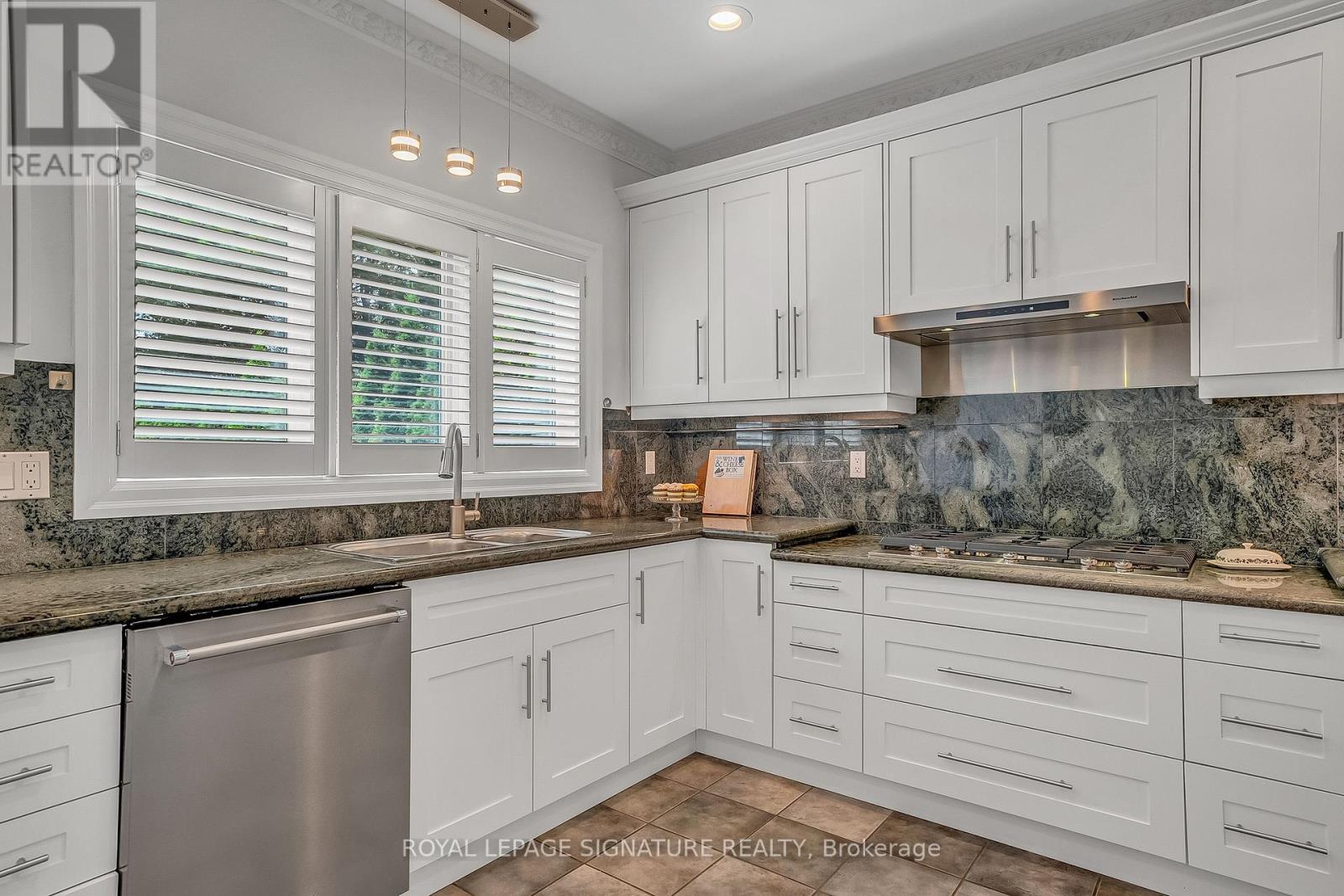 20 Hurlingham Crescent, Toronto, Ontario  M3B 2R1 - Photo 13 - C12686220