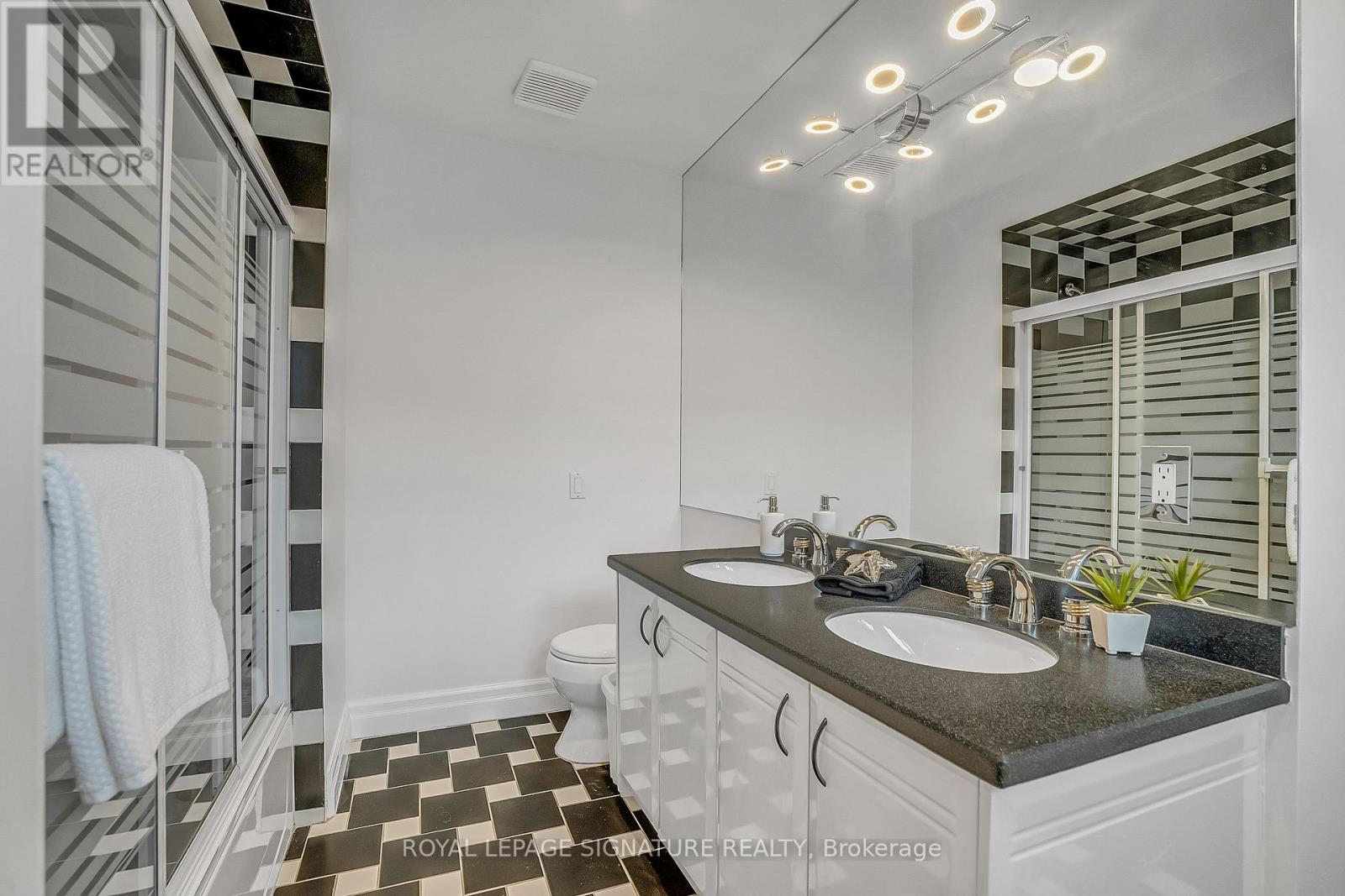 20 Hurlingham Crescent, Toronto, Ontario  M3B 2R1 - Photo 37 - C12686220