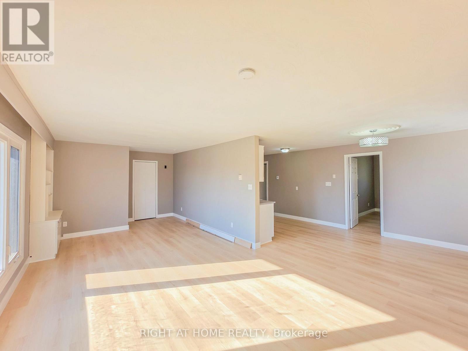 Upper - 488 Dean Avenue, Oshawa, Ontario  L1H 3E5 - Photo 1 - E12686092