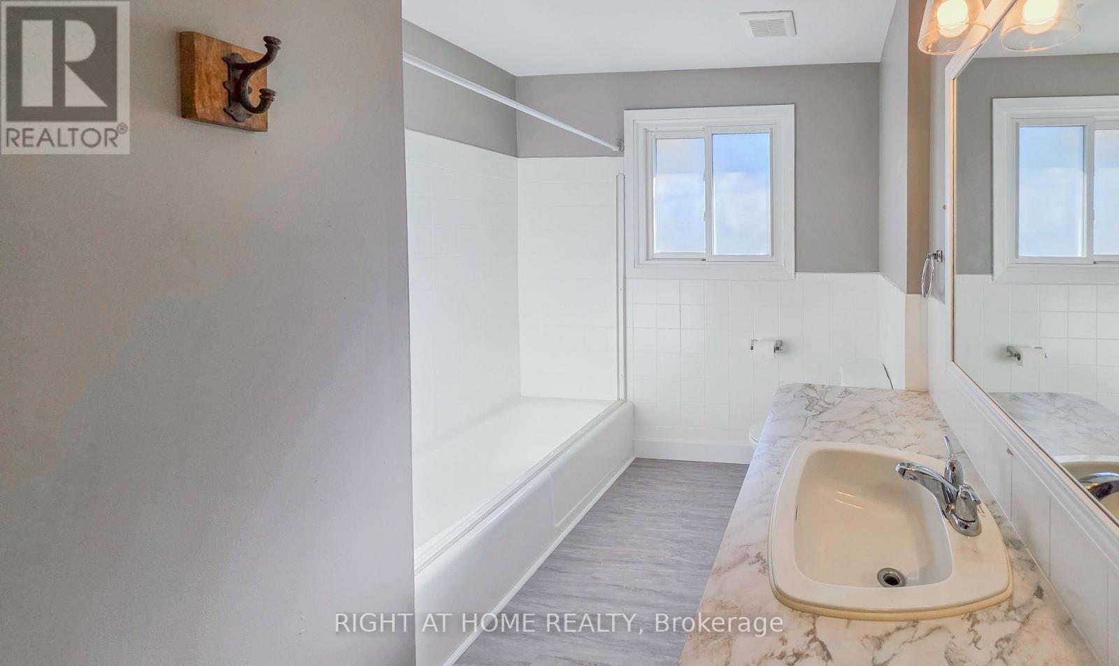 Upper - 488 Dean Avenue, Oshawa, Ontario  L1H 3E5 - Photo 15 - E12686092