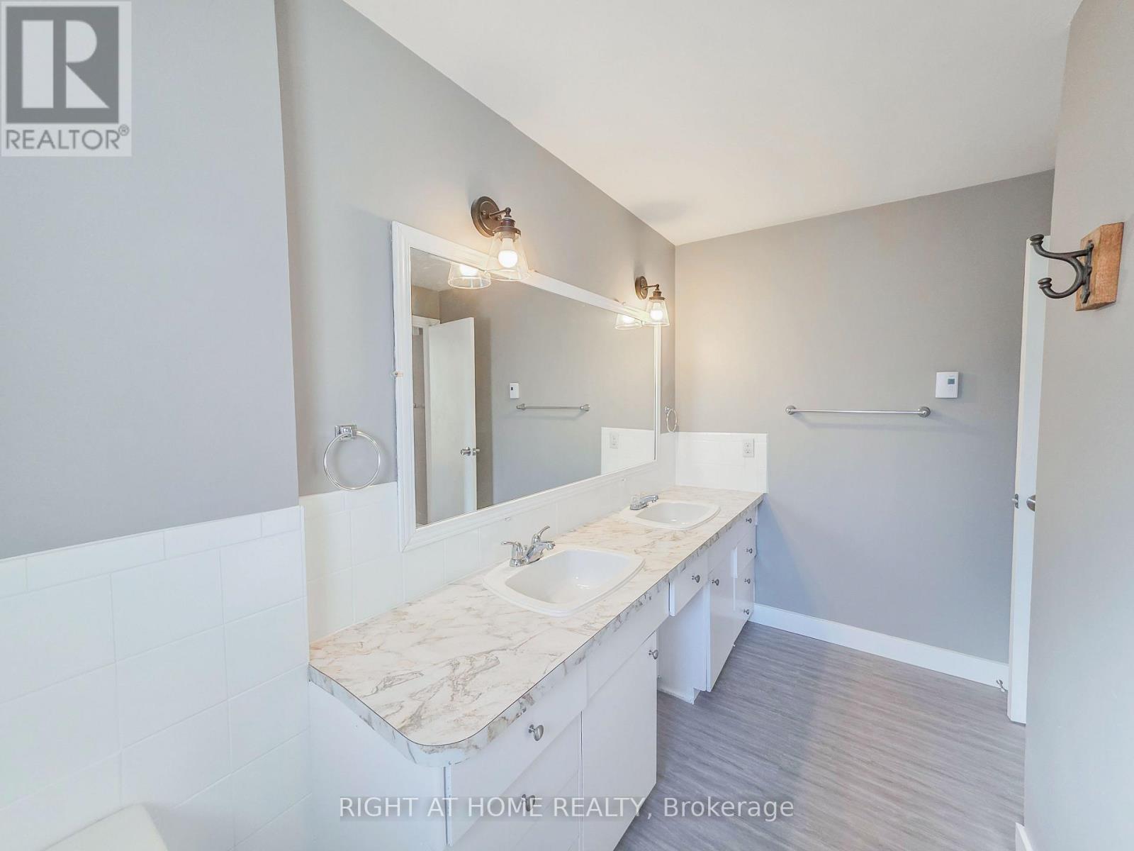 Upper - 488 Dean Avenue, Oshawa, Ontario  L1H 3E5 - Photo 16 - E12686092