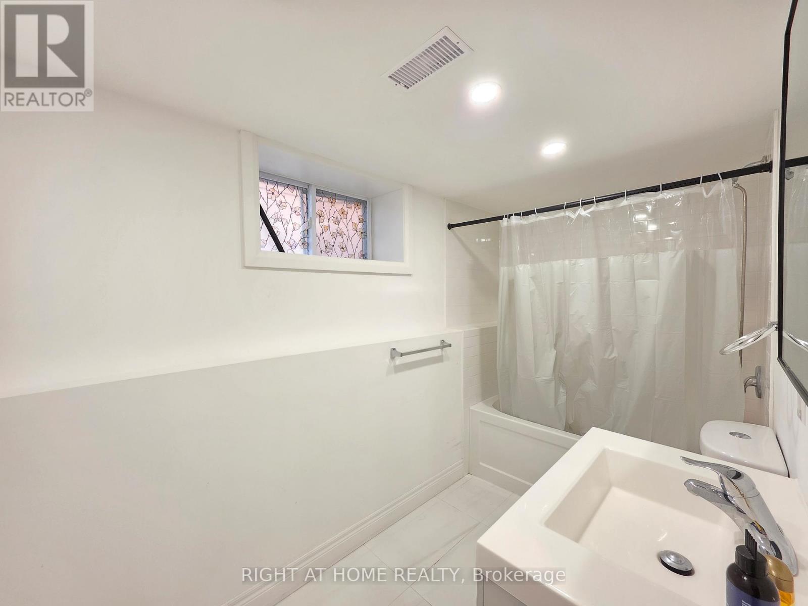 Lower - 300 Albert Street, Oshawa, Ontario  L1H 4R8 - Photo 20 - E12686096