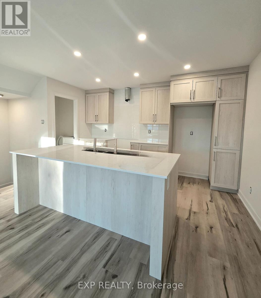 321 Voyageur Place, Russell, Ontario  K0A 1W0 - Photo 2 - X12370087