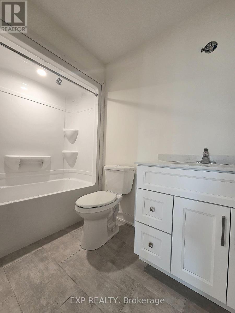 321 Voyageur Place, Russell, Ontario  K0A 1W0 - Photo 5 - X12370087