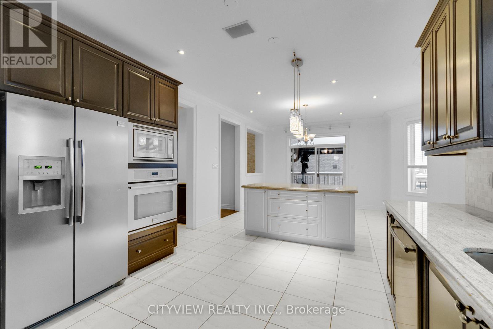 12 Fort Williams Drive, Brampton, Ontario  L6X 0W5 - Photo 10 - W12548422