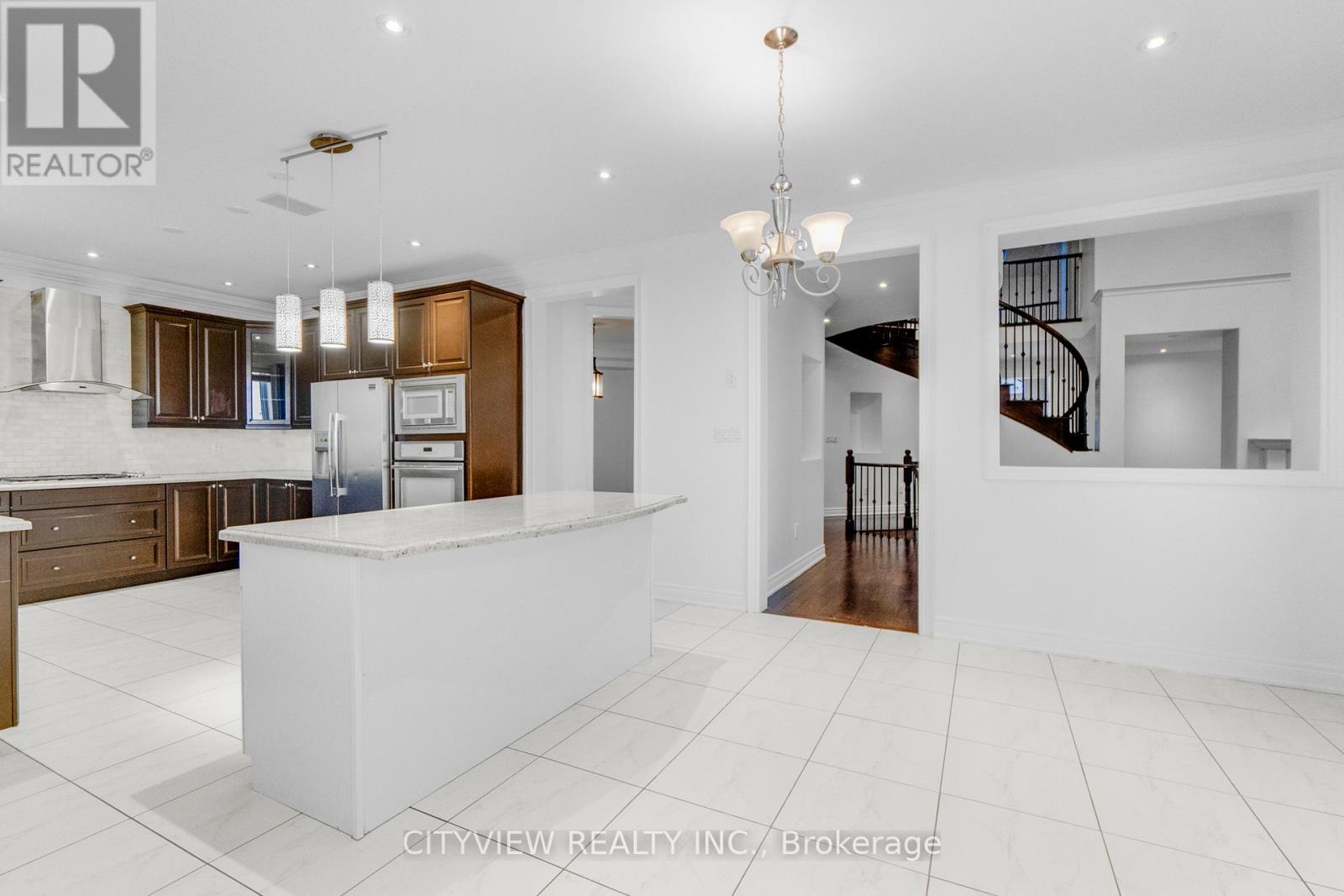 12 Fort Williams Drive, Brampton, Ontario  L6X 0W5 - Photo 4 - W12548422