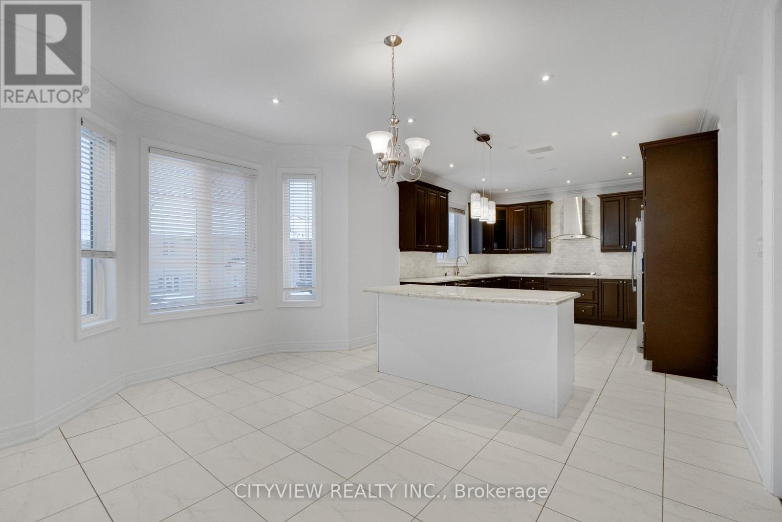 12 Fort Williams Drive, Brampton, Ontario  L6X 0W5 - Photo 7 - W12548422