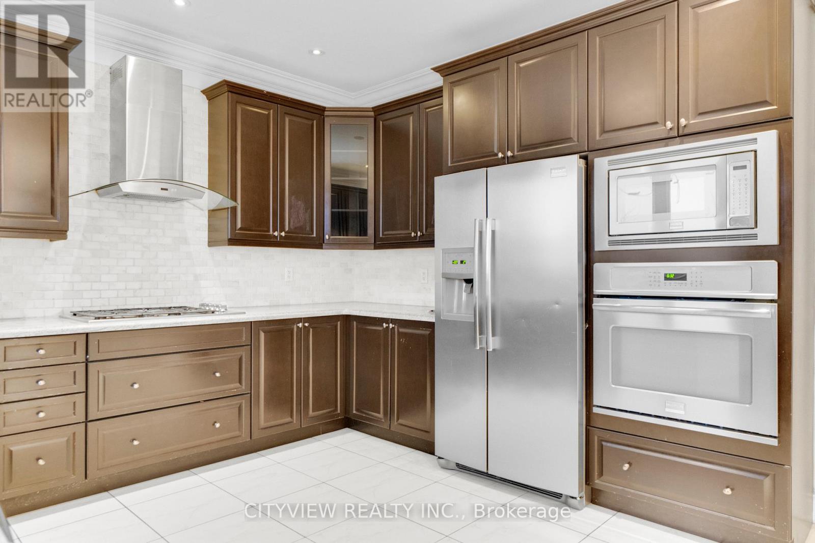 12 Fort Williams Drive, Brampton, Ontario  L6X 0W5 - Photo 9 - W12548422