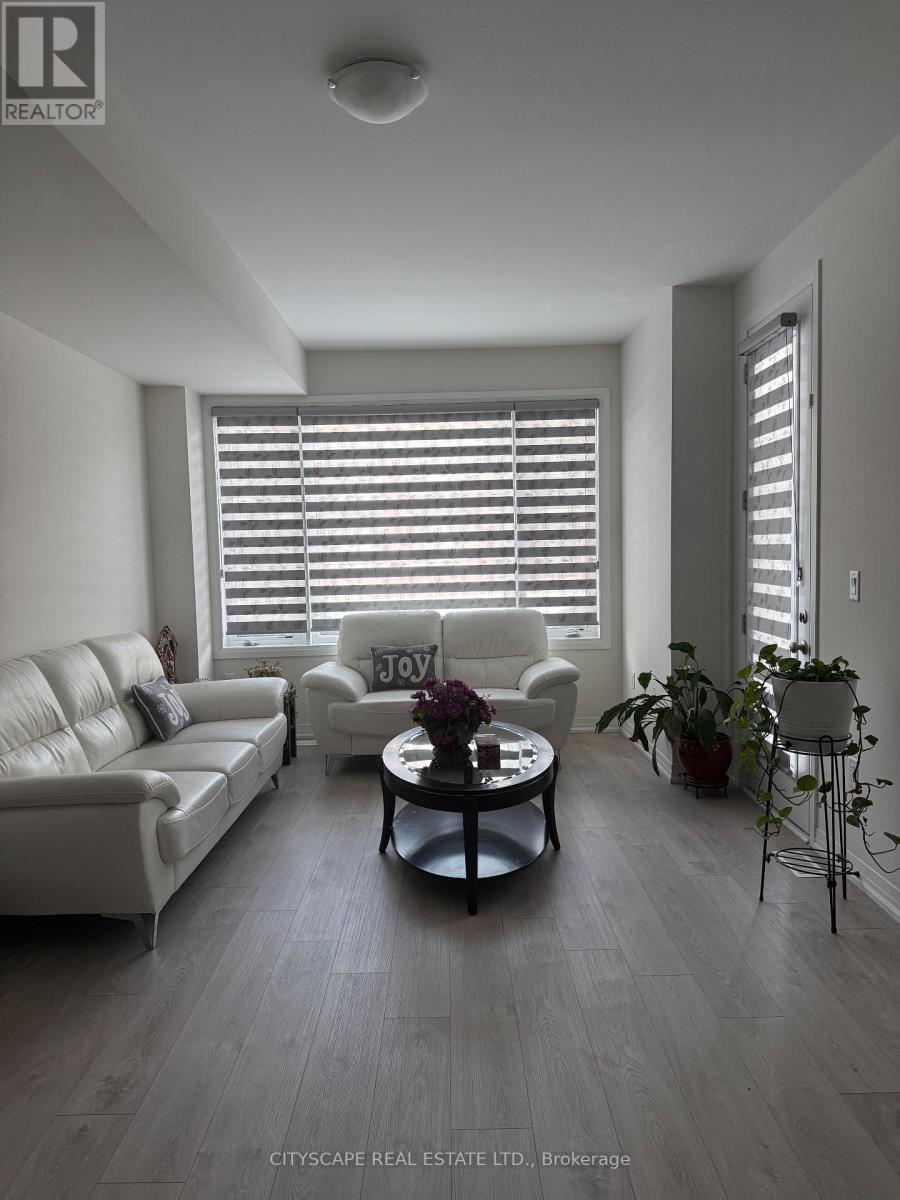 8 Marvin Avenue, Oakville, Ontario  L6H 0Z8 - Photo 5 - W12611050