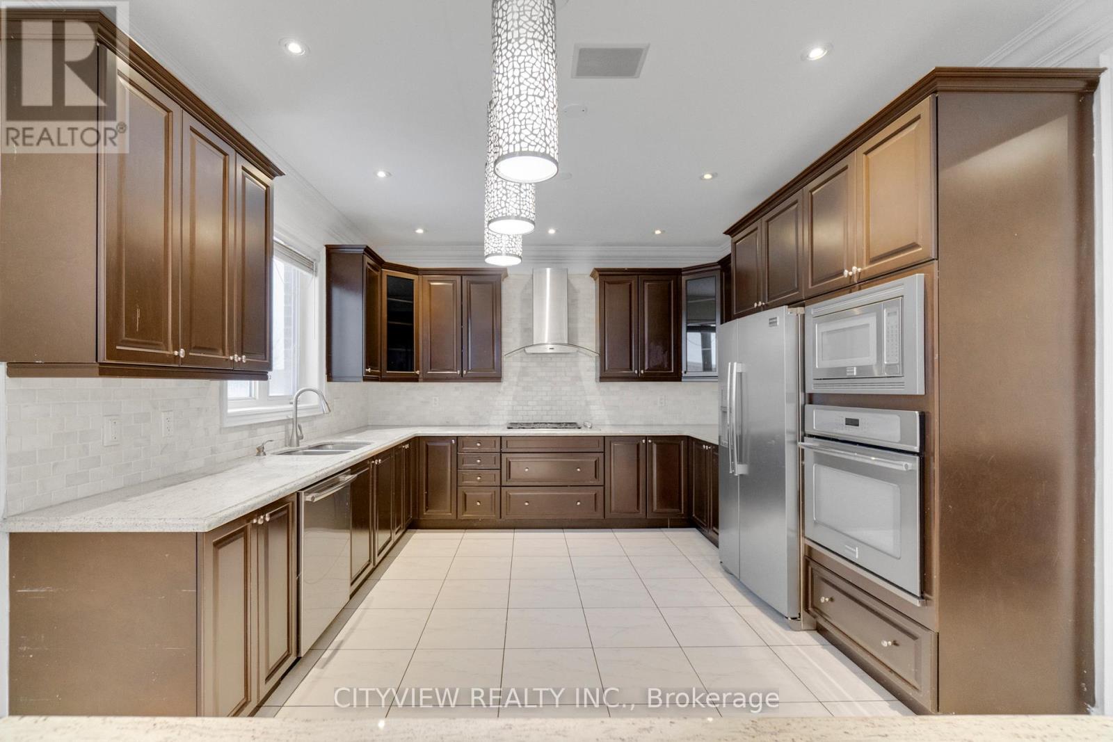 12 Fort Williams Drive, Brampton, Ontario  L6X 0W5 - Photo 11 - W12548422