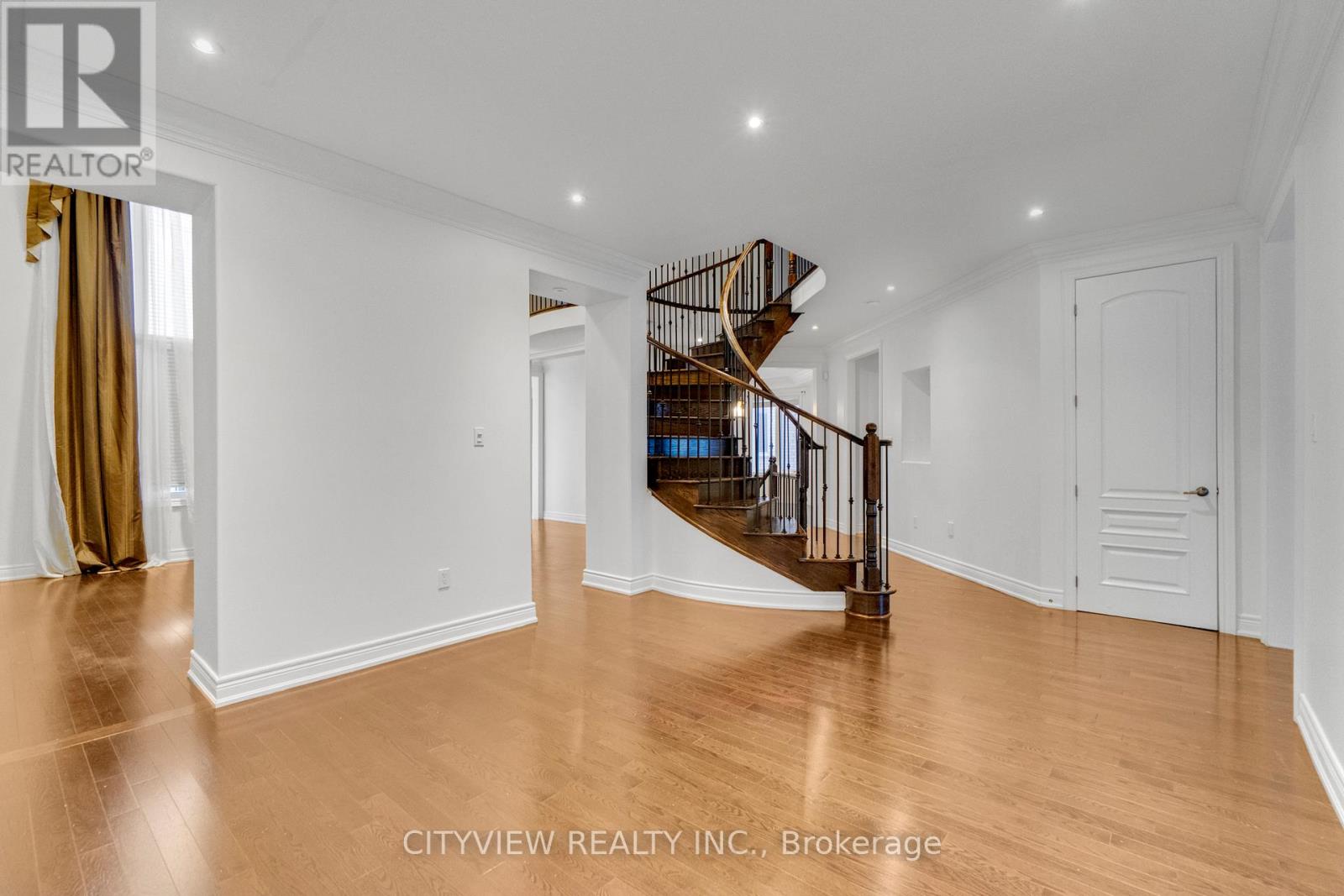 12 Fort Williams Drive, Brampton, Ontario  L6X 0W5 - Photo 3 - W12548422