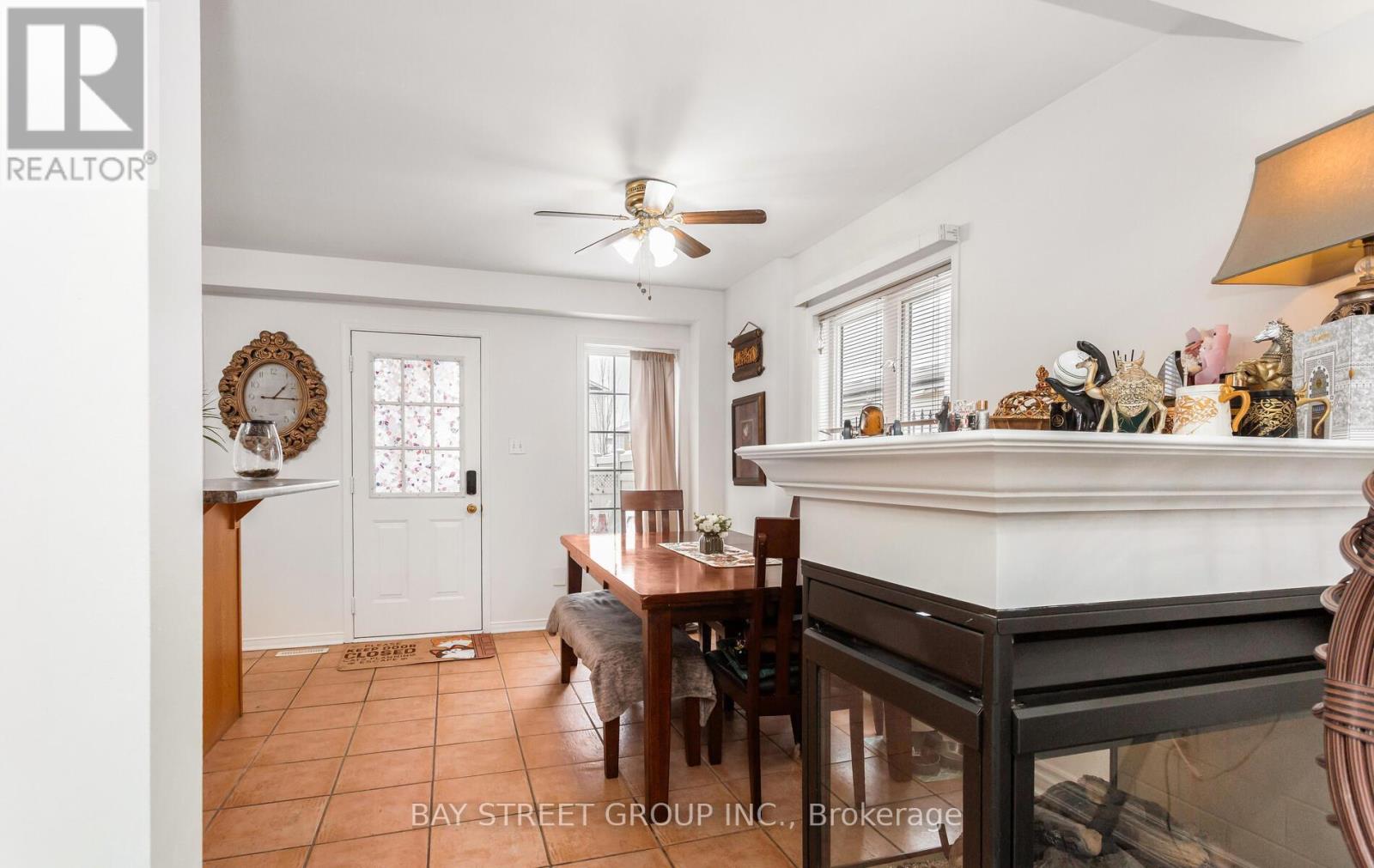 1104 Davis Lane, Milton, Ontario  L9T 5P9 - Photo 9 - W12685156