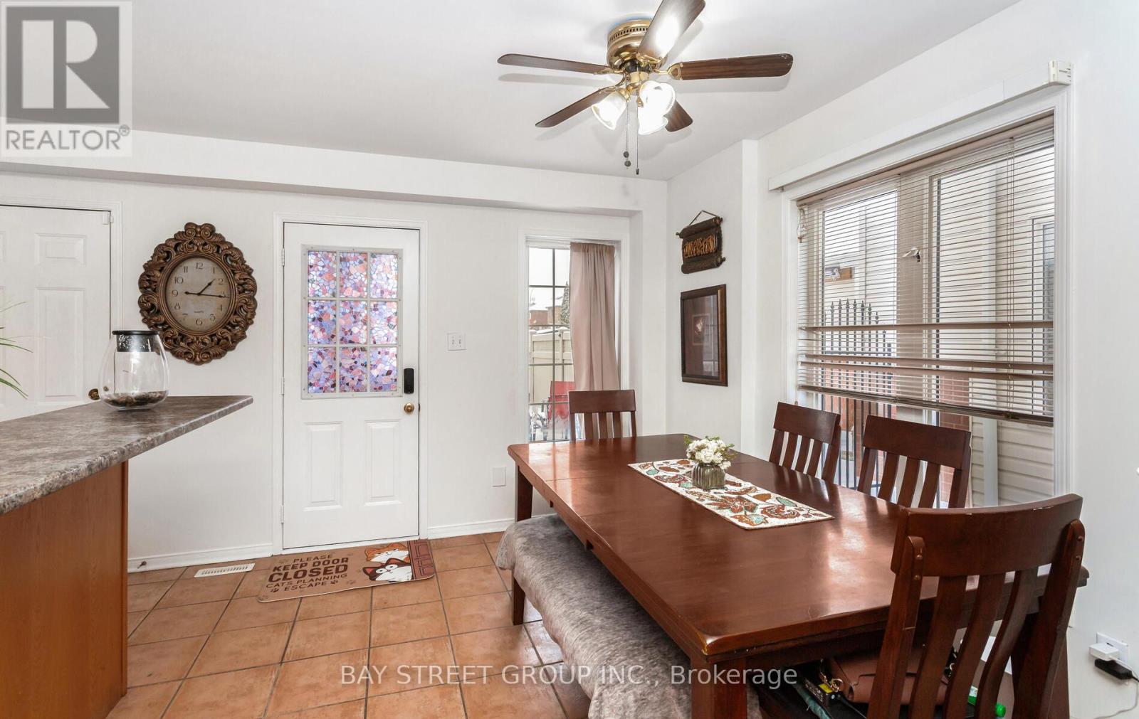 1104 Davis Lane, Milton, Ontario  L9T 5P9 - Photo 7 - W12685156