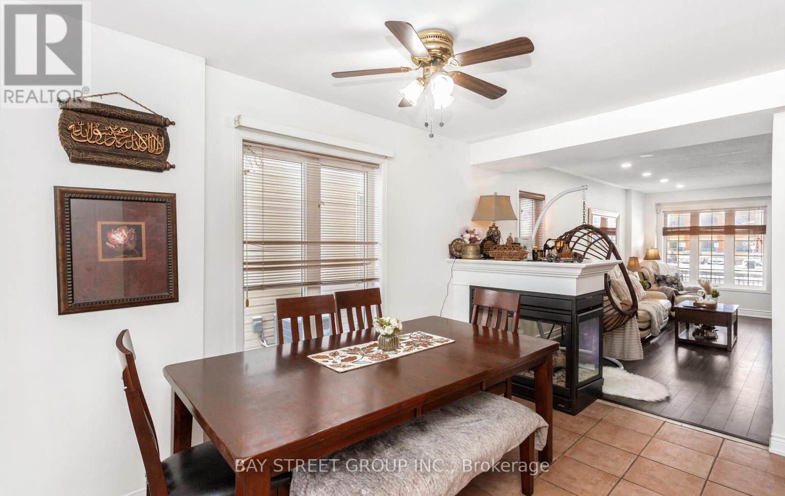 1104 Davis Lane, Milton, Ontario  L9T 5P9 - Photo 8 - W12685156