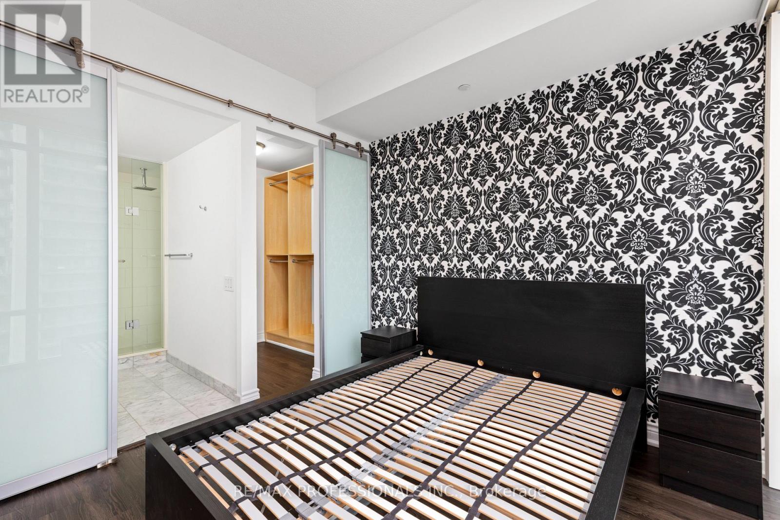 1007 - 88 Park Lawn Road, Toronto, Ontario  M8Y 0B5 - Photo 2 - W12685920