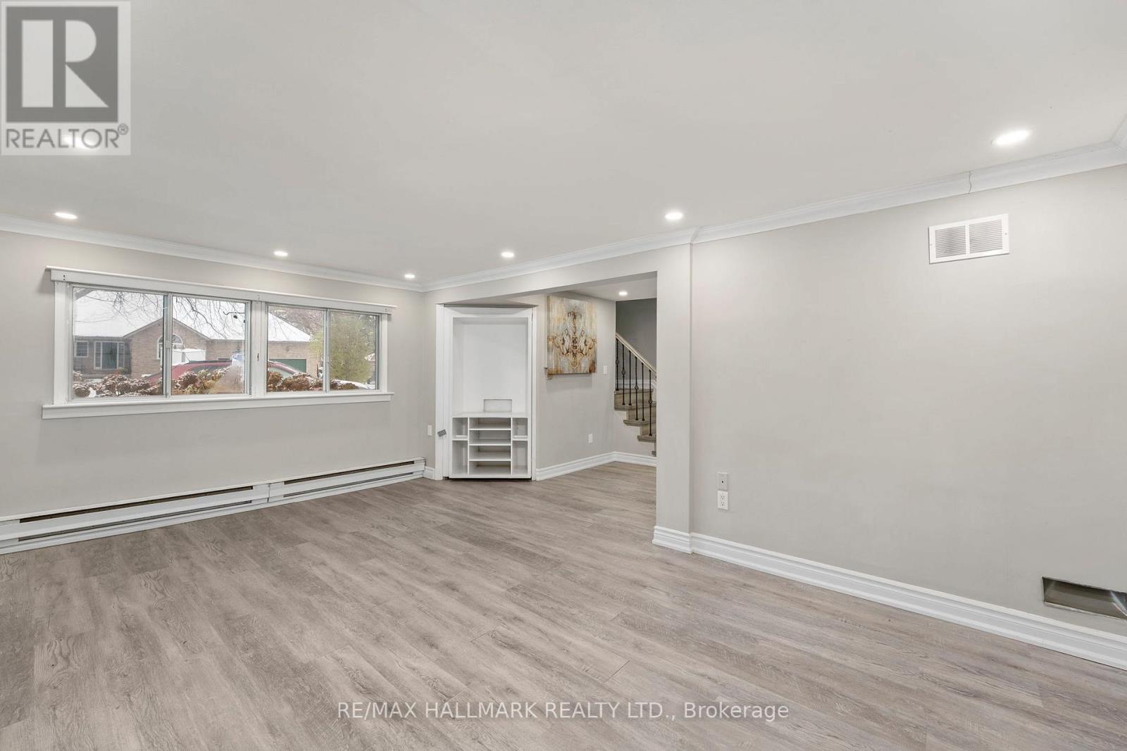 41 Shirlea Boulevard, Georgina, Ontario  L4P 1L1 - Photo 4 - N12686046