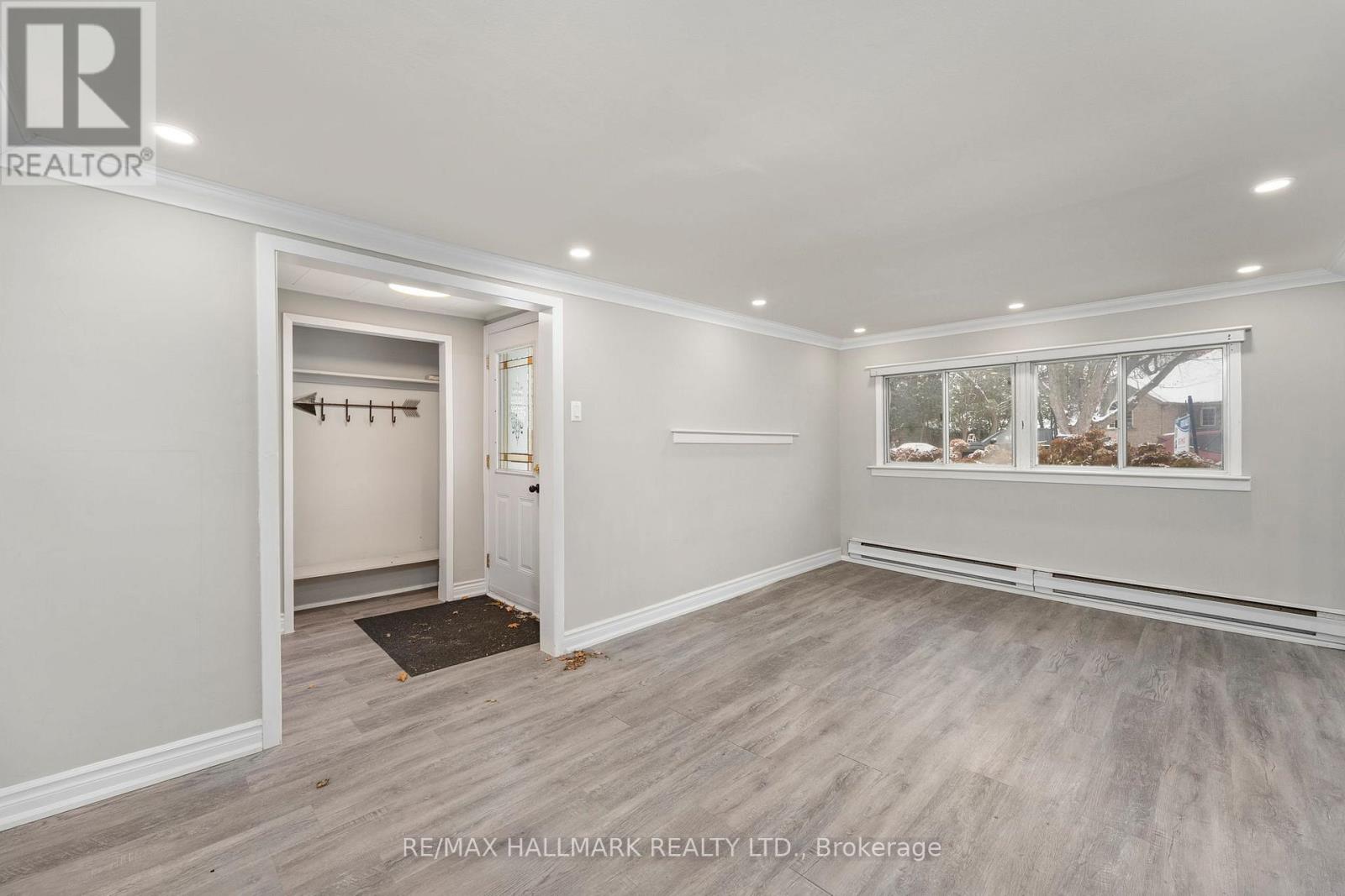 41 Shirlea Boulevard, Georgina, Ontario  L4P 1L1 - Photo 5 - N12686046