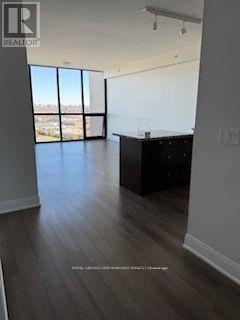 1210 - 2900 Highway 7 Road, Vaughan, Ontario  L4K 0G3 - Photo 7 - N12686108