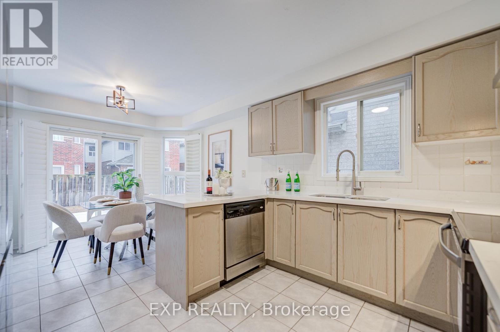 121 Hillwood Street, Markham, Ontario  L6C 3E6 - Photo 15 - N12686218