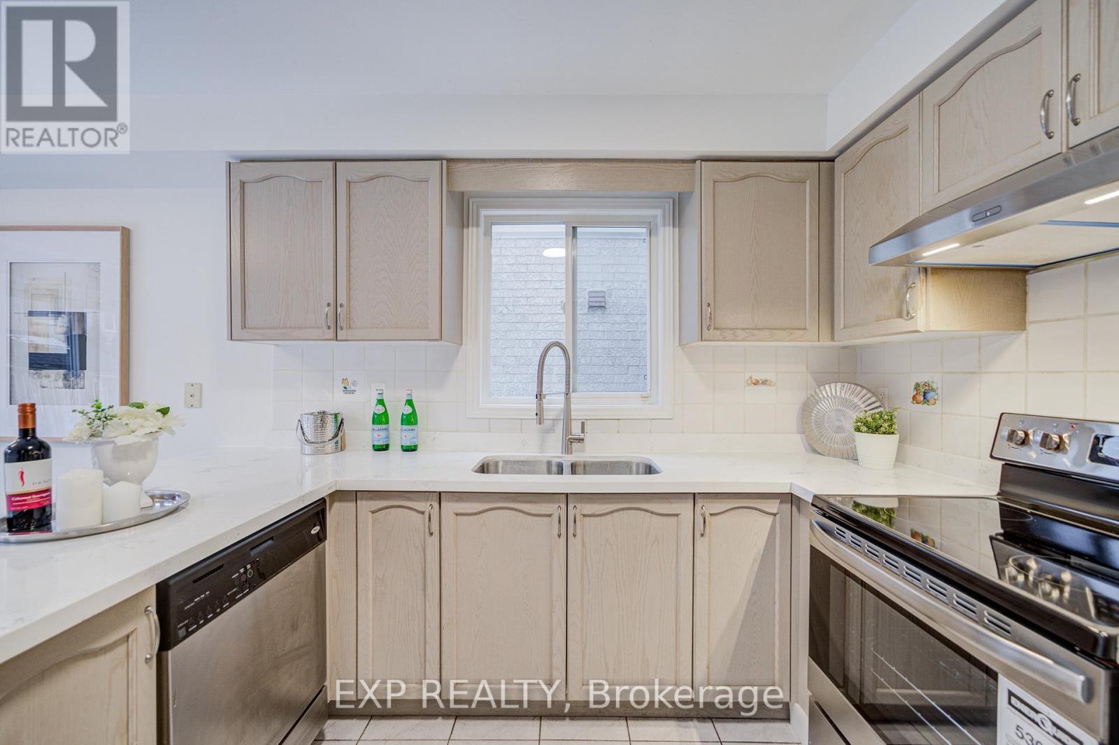 121 Hillwood Street, Markham, Ontario  L6C 3E6 - Photo 16 - N12686218