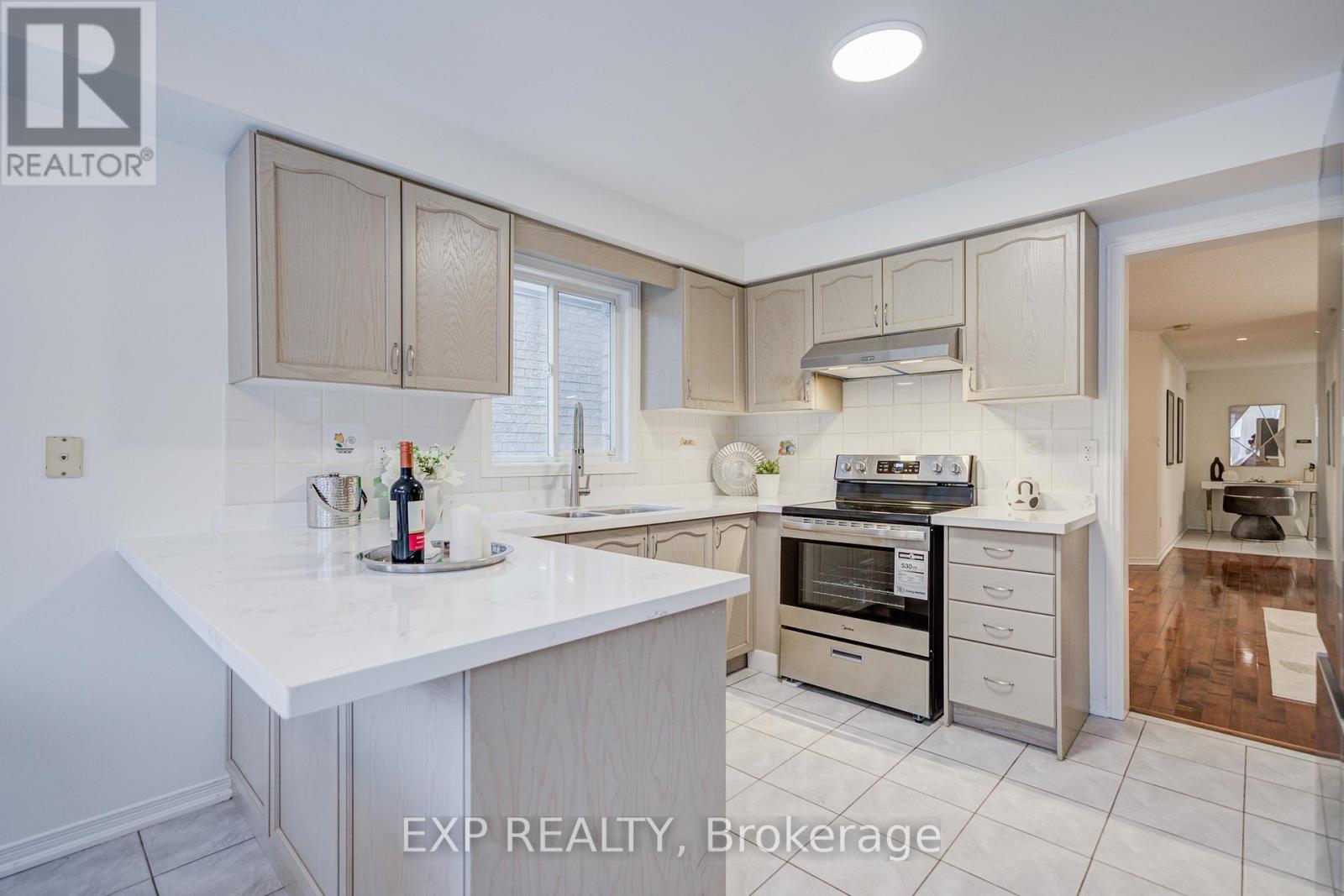 121 Hillwood Street, Markham, Ontario  L6C 3E6 - Photo 17 - N12686218