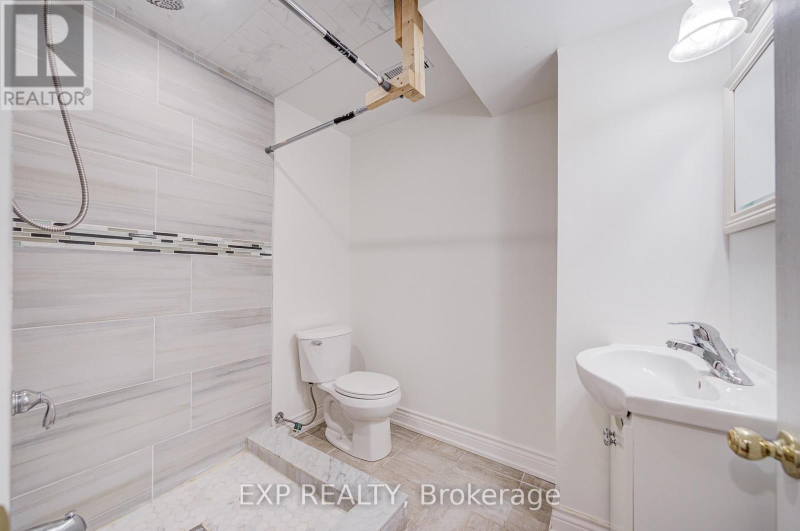 121 Hillwood Street, Markham, Ontario  L6C 3E6 - Photo 32 - N12686218