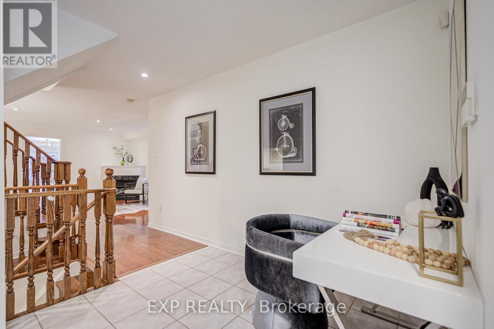 121 Hillwood Street, Markham, Ontario  L6C 3E6 - Photo 8 - N12686218