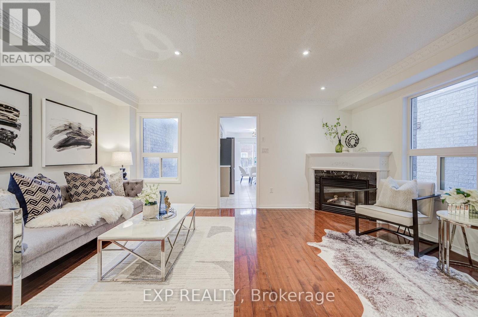 121 Hillwood Street, Markham, Ontario  L6C 3E6 - Photo 9 - N12686218