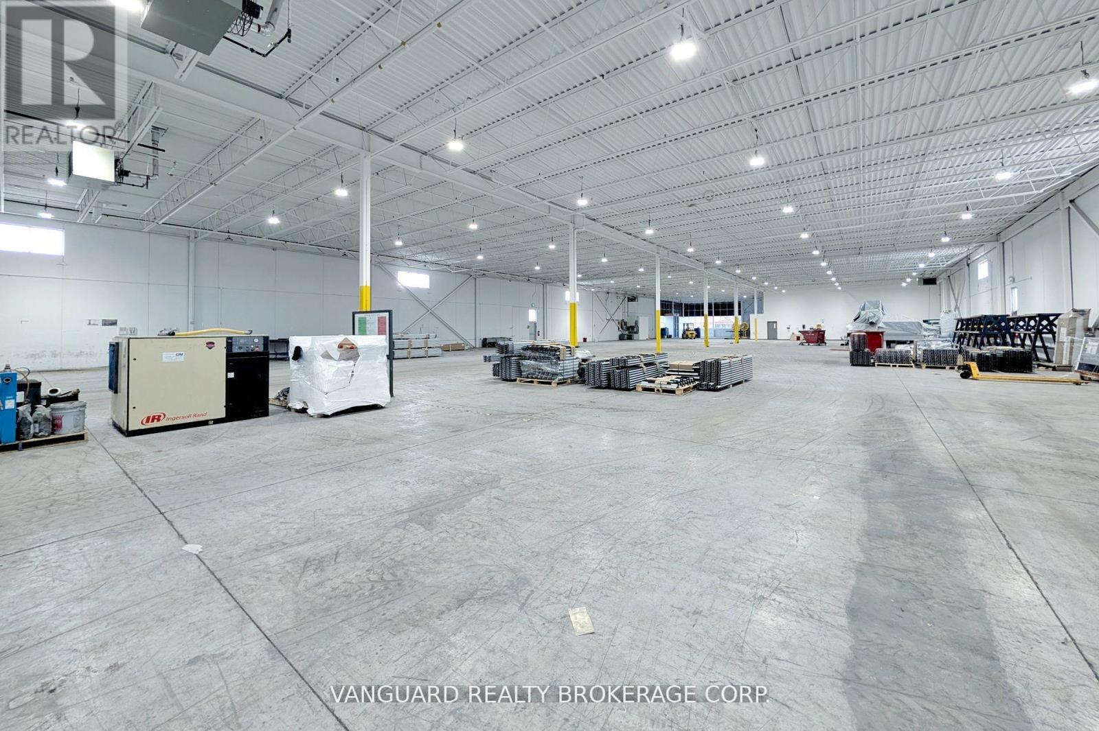 440 Edgeley Boulevard, Vaughan, Ontario  L4K 4G4 - Photo 4 - N12686236