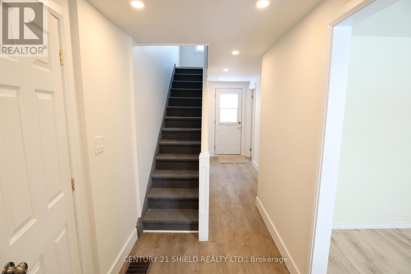 143 Carleton Street, Cornwall, Ontario  K6H 4X3 - Photo 6 - X12658650