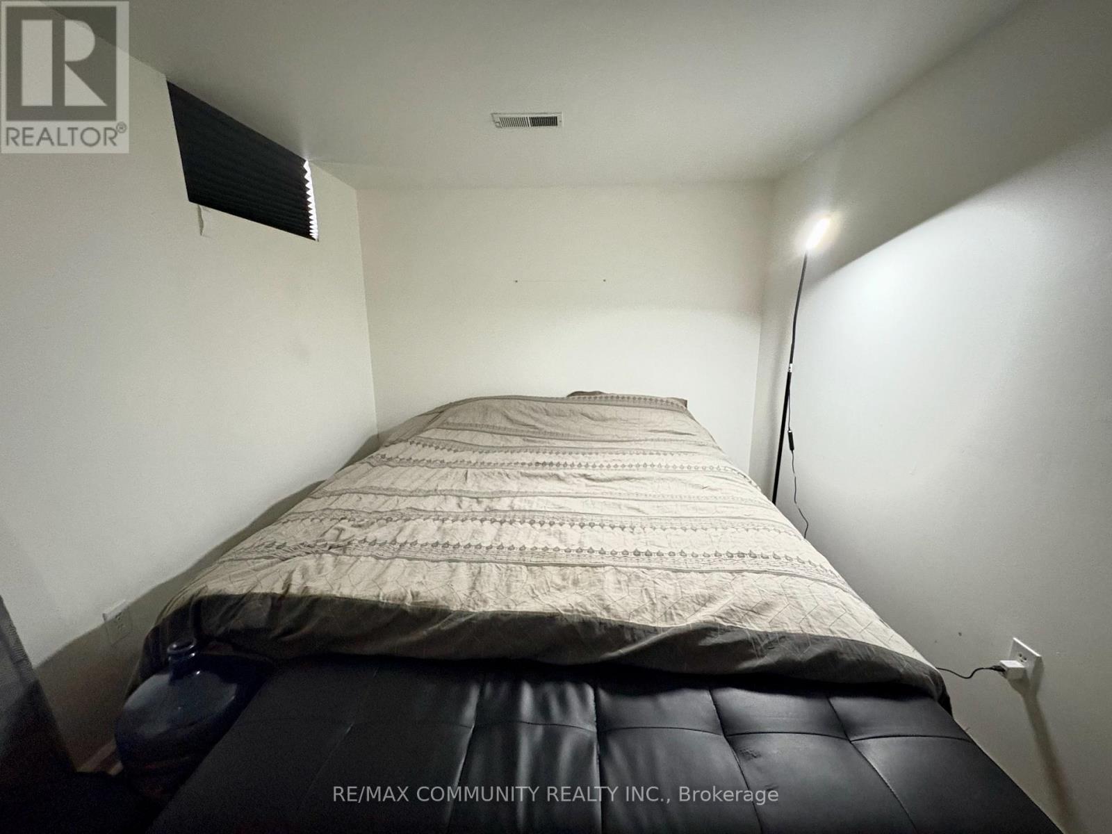 Bsmt - 693 Hawley Street, Peterborough, Ontario  K9J 4C7 - Photo 5 - X12684818