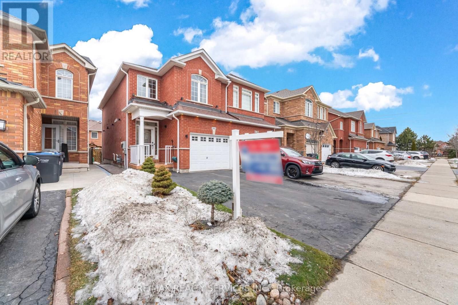 5965 Stonebriar Crescent, Mississauga, Ontario  L5V 2T9 - Photo 4 - W12681462
