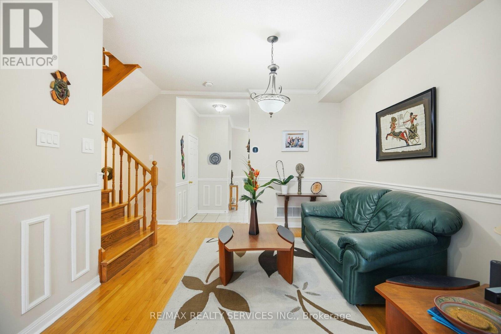 5965 Stonebriar Crescent, Mississauga, Ontario  L5V 2T9 - Photo 11 - W12681462