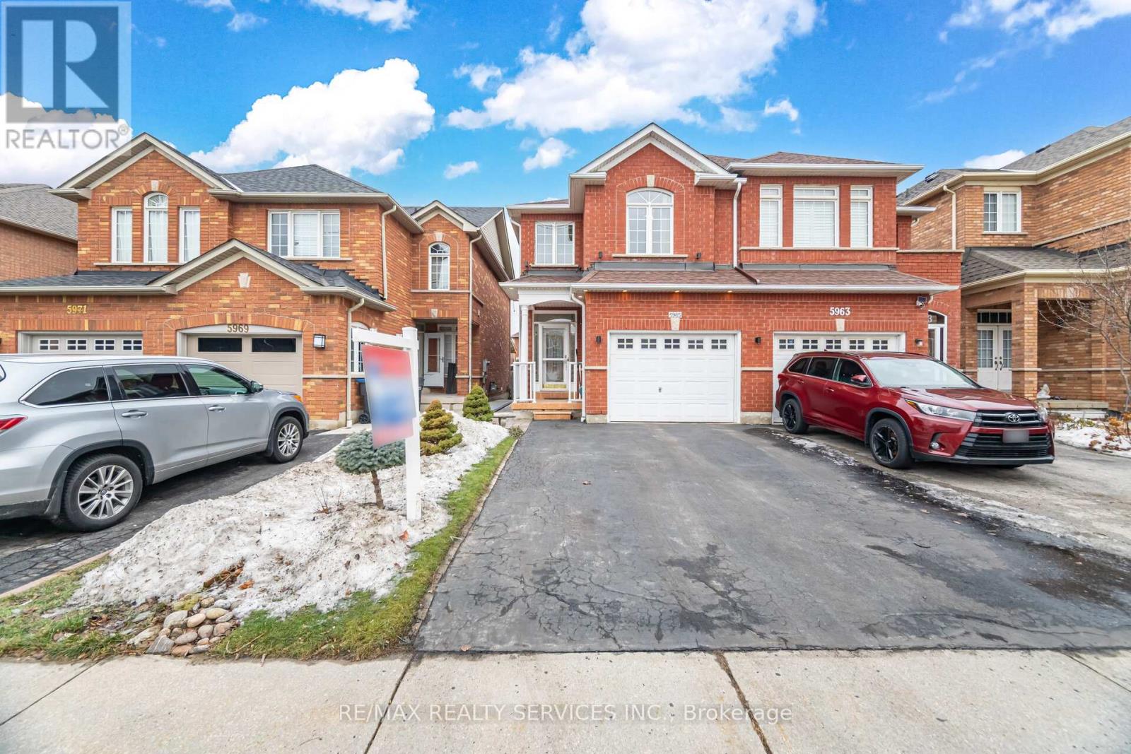 5965 Stonebriar Crescent, Mississauga, Ontario  L5V 2T9 - Photo 2 - W12681462