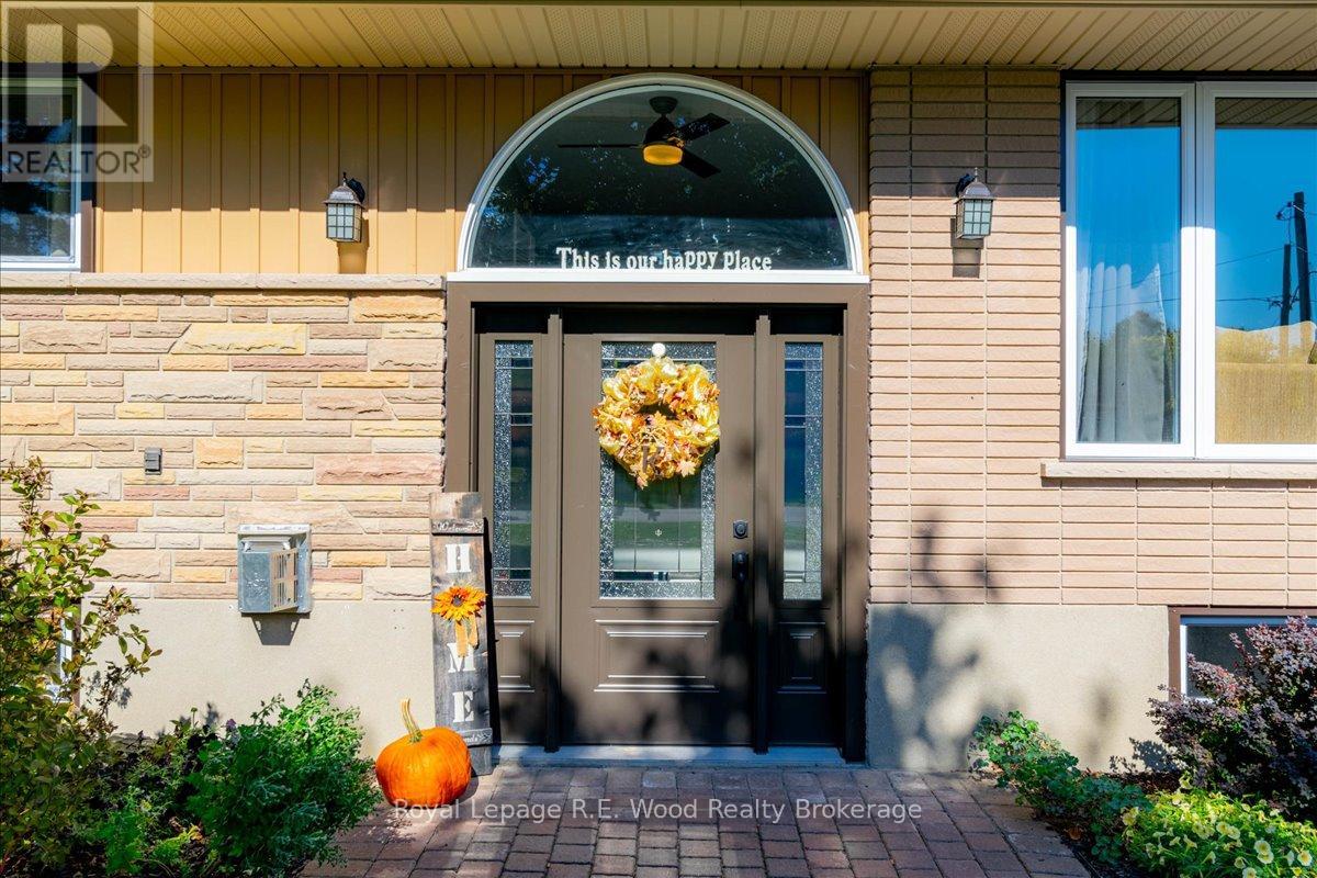 49 Dereham Drive, Tillsonburg, Ontario  N4G 2B1 - Photo 2 - X12457427